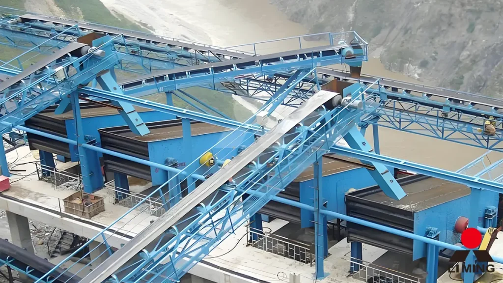 S5X multi-deck vibrating screen sizing crushed phosphate ore