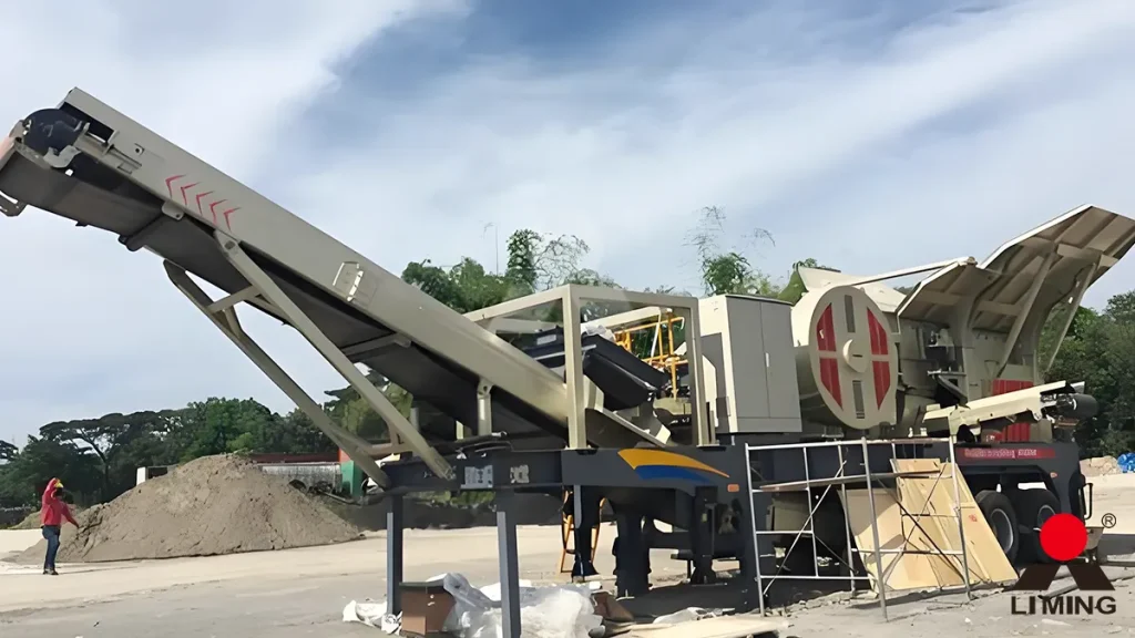 Wheeled mobile primary jaw crusher plant mounted on semi-trailer chassis